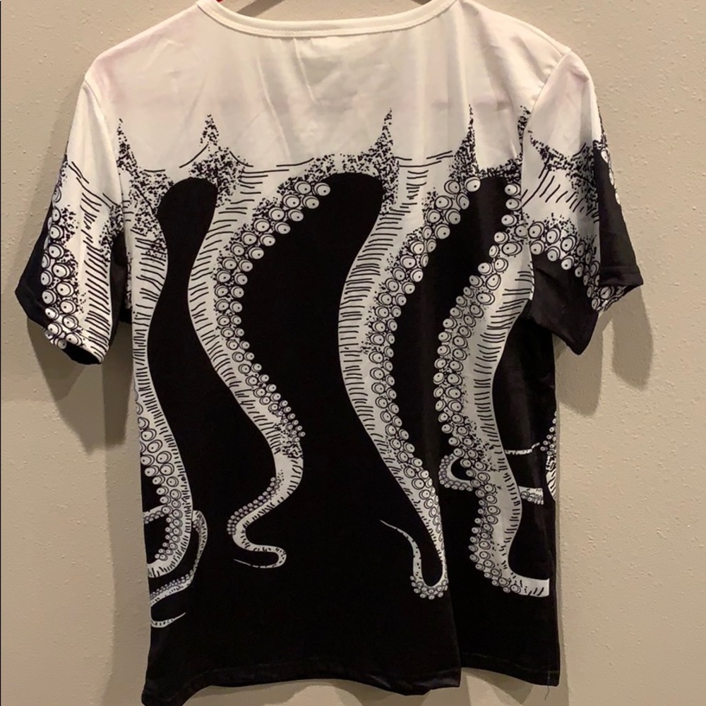 Cute Pattern T-shirt - Picture 3 of 4